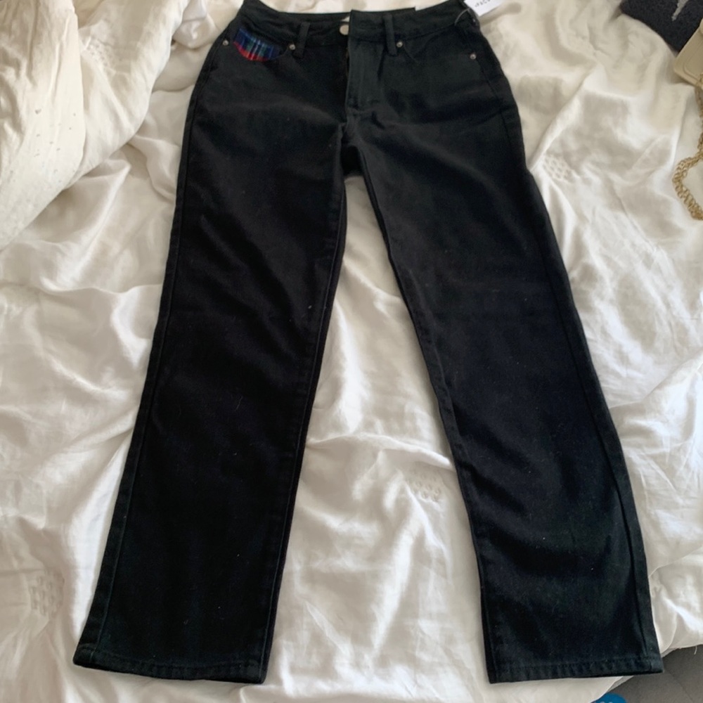 Black jeans with plad pockets on the back. Mom jeans.